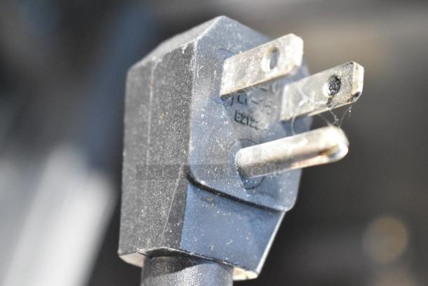 Close-up of a three-prong plug for Turbo Air JBT-72 commercial refrigerated buffet table. 115 volts, 1 phase.