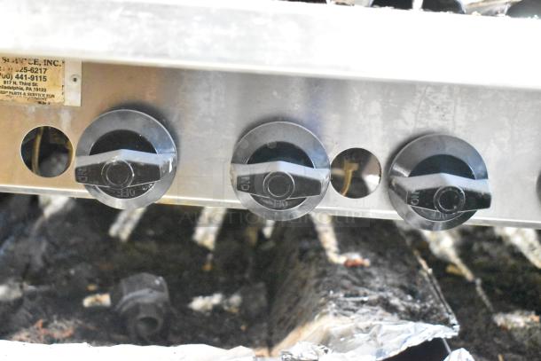 MagiKitch'n FM RMB 36 stainless steel charbroiler grill knobs, natural gas-powered. Features control dials and durable design.