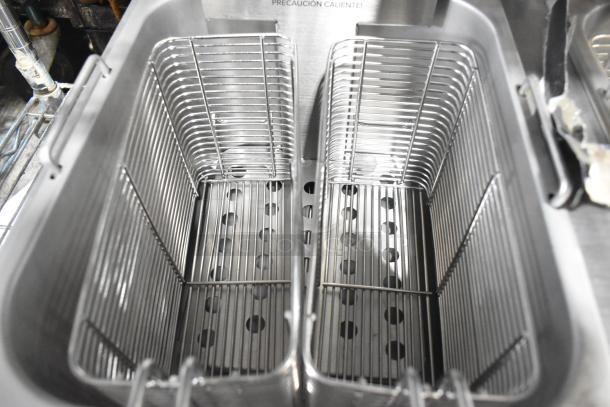 2025 Vollrath FFA8110 stainless steel countertop fryer, 2 bays, 4 metal fry baskets, electric powered, excellent condition.