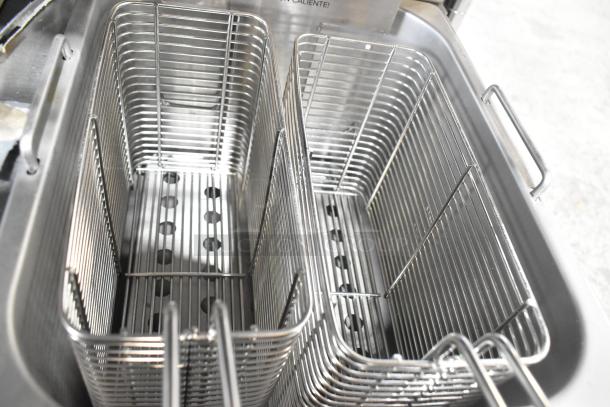 2025 Vollrath FFA8110 stainless steel 2-bay electric countertop fryer with 4 metal fry baskets, pristine condition.