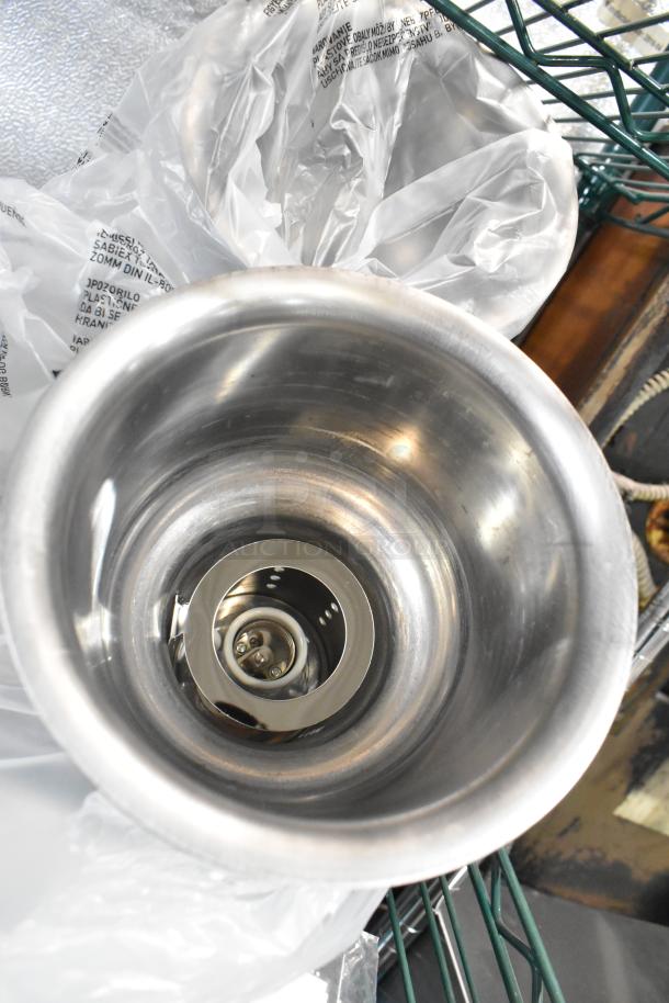 BRAND NEW CK2527B316 metal commercial heat lamp, 2 heads, 120V, 1 phase, minor scratches, ideal for warming food.