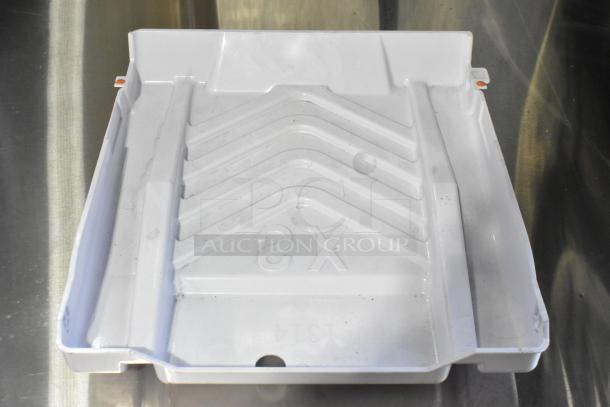 Brand new Avantco glass bottom Dutch door for HTESDC-1836, HPESDC-1836. Slight blemishes visible.