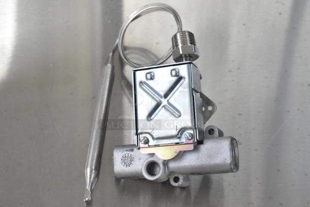 Robertshaw GS950300000 Thermostat, 1/2" Gas In/Out, 200-400°F, 30" Capillary, new condition, scratch and dent sale.