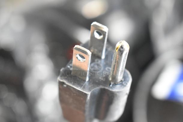 Plug of Narvon NSSM3 Summit 3.2-gallon frozen beverage machine, 115V, 1 phase. Closeup shows prongs and plug condition.