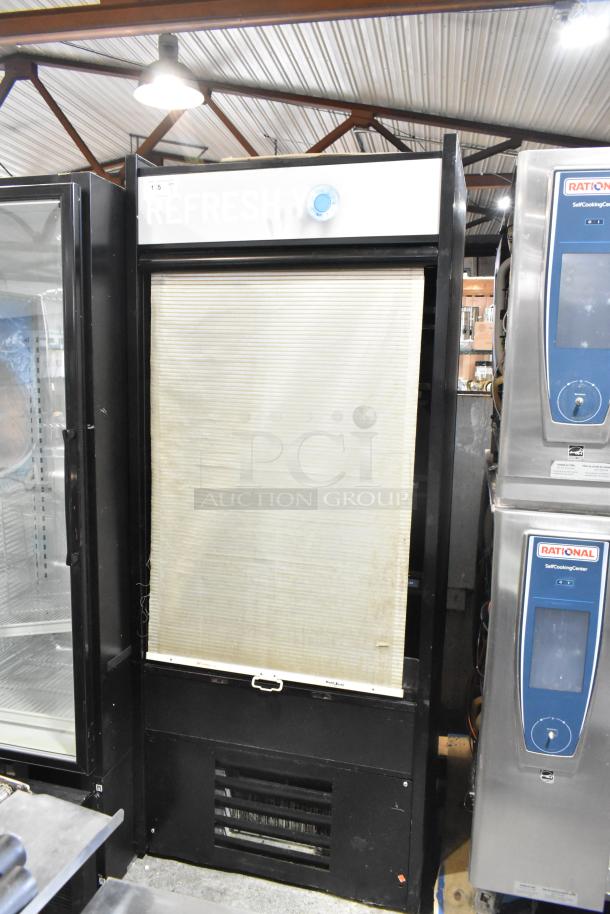 Structural Concepts Oasis B32EW Grab N Go Merchandiser with metal shelves, in used condition. Powered by 120 volts, 1 phase.