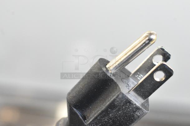 Power plug of Avantco 178APT60MHC Commercial Sandwich Prep Table, 115 volts, 1 phase.