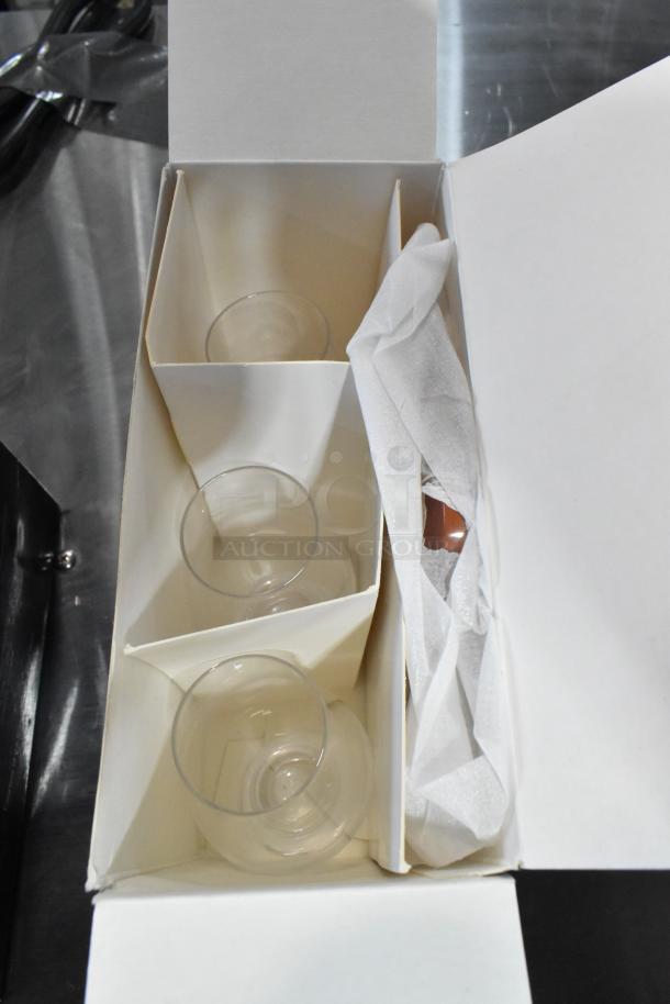 Stolzle Glencairn whiskey tasting set with tray, new, slight scratches, includes three glasses, packaged in a white box.
