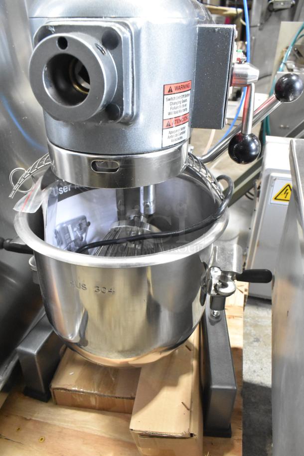 Brand new Avantco MX10H 10 Quart metal stand mixer with bowl guard, whisk attachment, and bowl. 115V, 1 Phase. Scratch and dent.