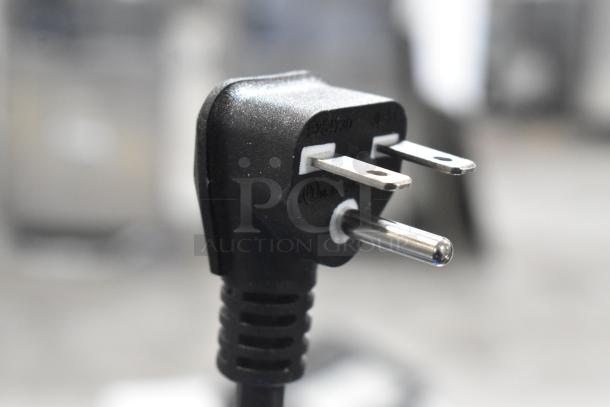 Close-up of a three-prong electric plug for the Avantco 177RCSB90 rice cooker, showing the plug's condition and UL certification markings.