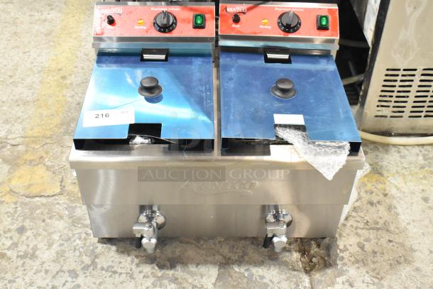Brand new Avantco 177F202 stainless steel 30 lb. dual tank fryer, includes 2 metal fry baskets and lids, 208-240V, scratch and dent.