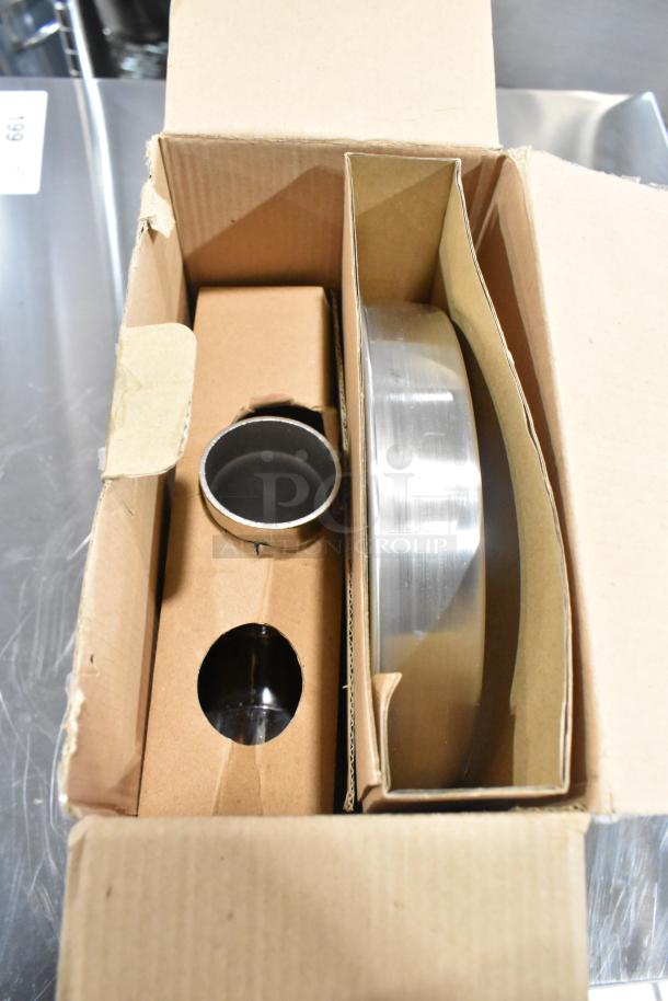 Brand new Avantco 177MIX8XMG #5 hub meat grinder attachment in box. Compatible with MIX8 mixers. Scratch and dent condition.