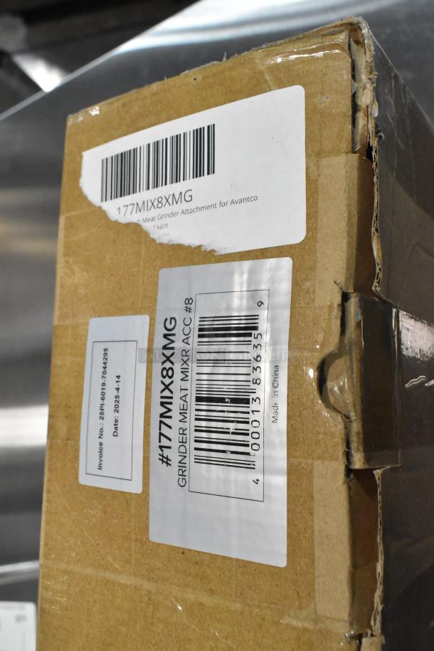 Brand new Avantco 177MIX8XMG #5 Hub Meat Grinder Attachment in its original box. Visible dent on the packaging.
