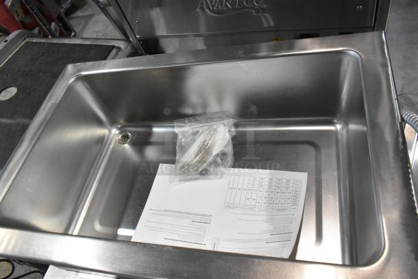 BRAND NEW Avantco 177TM12H stainless steel hot food well, full-size, with round corners and drain. 240V, 1 phase. Scratch and dent.