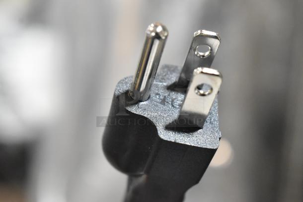 BRAND NEW AvaWeigh 334PCSP60 scale plug close-up; intact and ready for use.