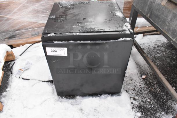 Hisense B9N6M Mini Cooler, black finish, 115 volts, 1 phase, snow-covered top, PCI Auctions tag numbered 303.