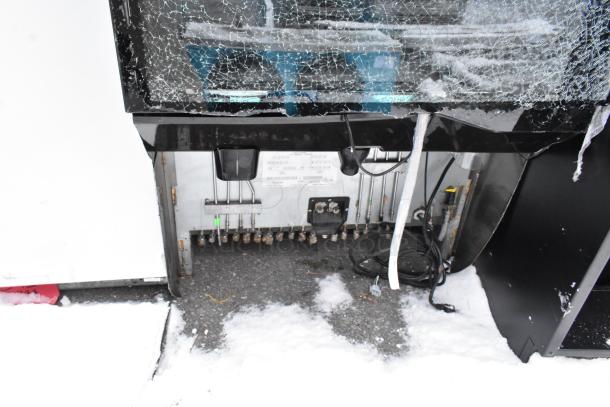 2022 Lancer TP30 carbonated beverage machine with screen damage, 115 volts, 1 phase. Metal finish, commercial use.