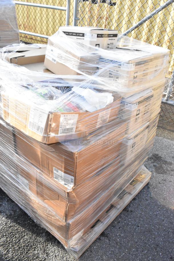 Pallet of 30 new scratch and dent items, including Carlisle serving bowls and GET eco-takeouts, wrapped in plastic.