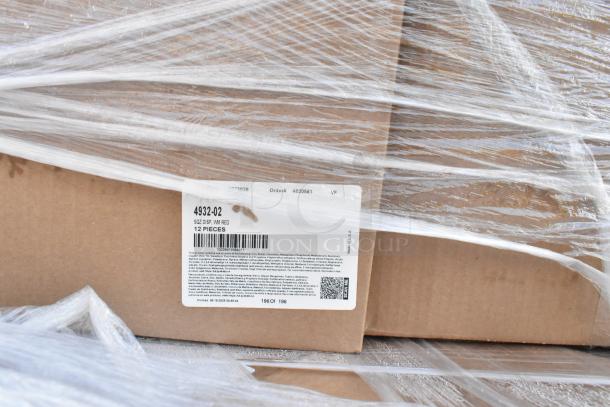 Box of 12 Vollrath 4932-02 Traex® 32 oz. red squeeze bottles. New scratch and dent item. Label visible on packaging.