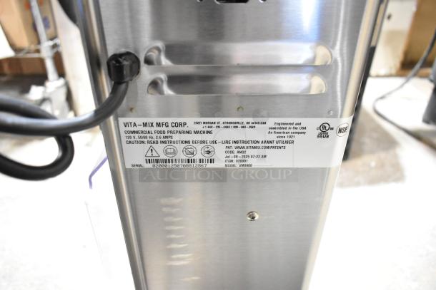 BRAND NEW VitaMix VM0800 stainless steel commercial drink mixer with tags. 120V, 1-Phase. Scratch and dent condition.