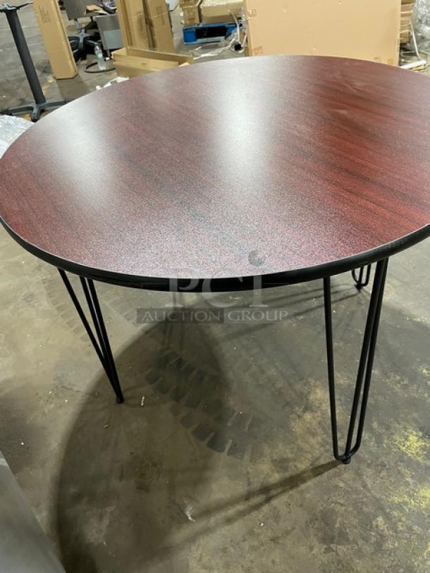 Brand new 40-inch round reversible mahogany/black laminate bar-height dining table, model R40, in excellent condition.
