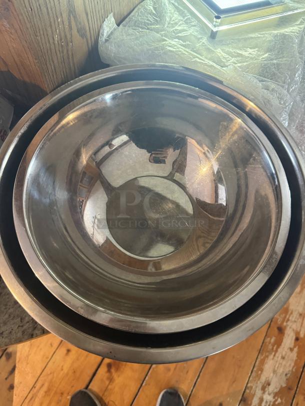 Commercial-grade 16" stainless steel mixing and sifting set, ideal for high-volume cooking. Durable, heavy-duty condition.