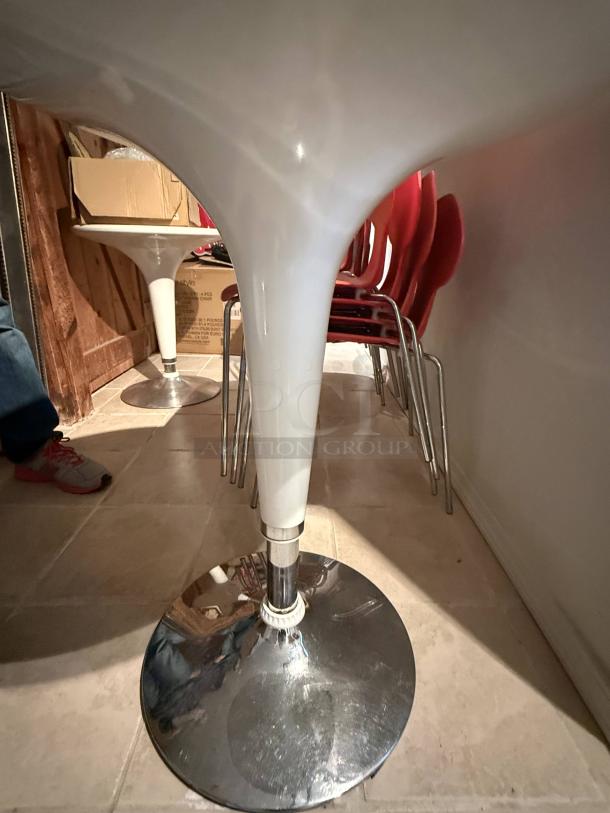 Set of 5 adjustable hydraulic bar tables with round white tops and chrome pedestal bases, modern design.