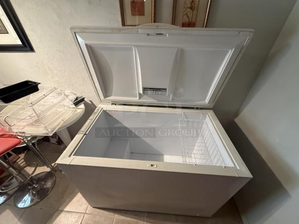 Kenmore 48" chest freezer, model 253.91935312, with a wire basket and lock. Clean, spacious, ideal for businesses.