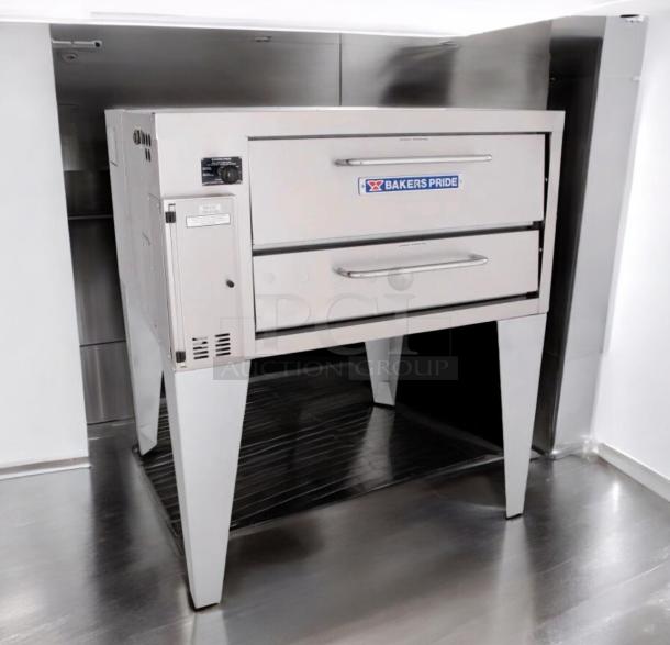 Outstanding condition Bakers Pride 151 Super Deck single pizza deck oven, natural gas, fully tested, model 151.
