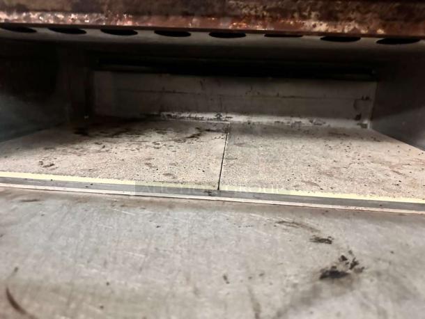 Bakers Pride 151 Super Deck Pizza Deck Oven, natural gas, fully tested, outstanding condition, interior view.