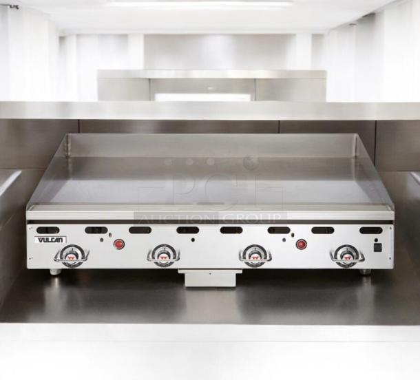 Vulcan Heavy-Duty Commercial Gas Flat Top Griddle, outstanding condition, natural gas, fully tested, Vulcan Hart Company.
