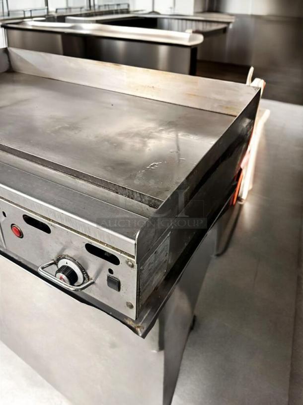 Vulcan Heavy-Duty Commercial Gas Griddle, excellent condition, natural gas, stainless steel, fully tested and operational.
