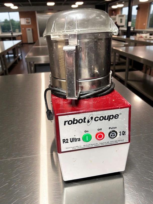 Outstanding condition Robot Coupe R2 Ultra commercial food processor, 3 qt bowl, 120V, fully tested and working.