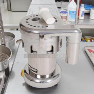 Uniworld UJC-750E 17" electric juice extractor in amazing condition, with automatic pulp extractor; tested and working.
