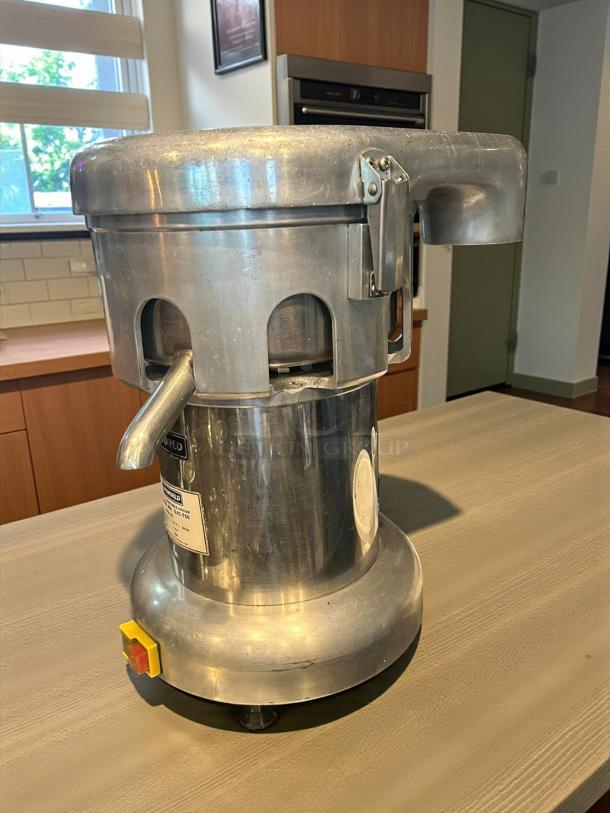 Uniworld UJC-750E Juice Extractor, stainless steel, 17-inch, automatic pulp extraction, tested, excellent condition.