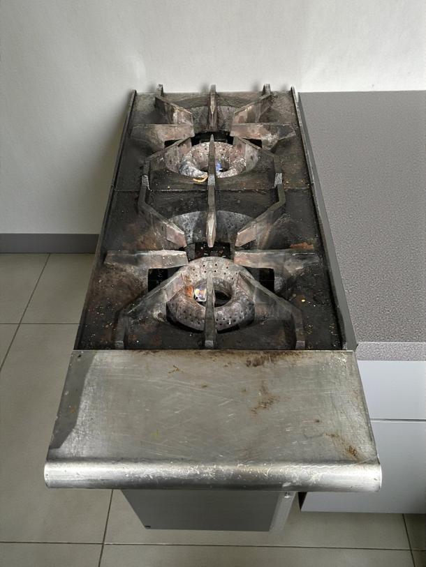 American Range ARSP-12-2 countertop gas hotplate with 2 burners, tested and working. Slight signs of use on surface.