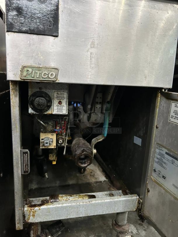 Pitco SG14-S stainless steel floor fryer, natural gas, 110,000 BTU, 40-50 lb. capacity. Tested, working, perfect condition.