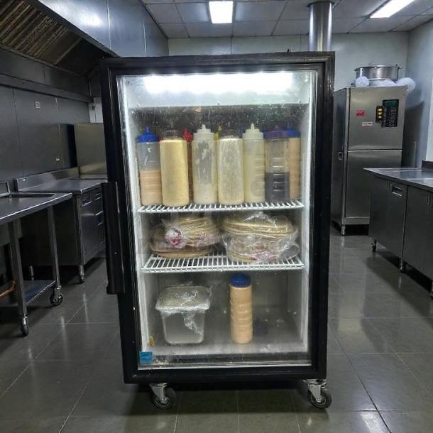 True GDM-07 24 1/8" black refrigerated glass door countertop merchandiser in pristine condition, tested and working.