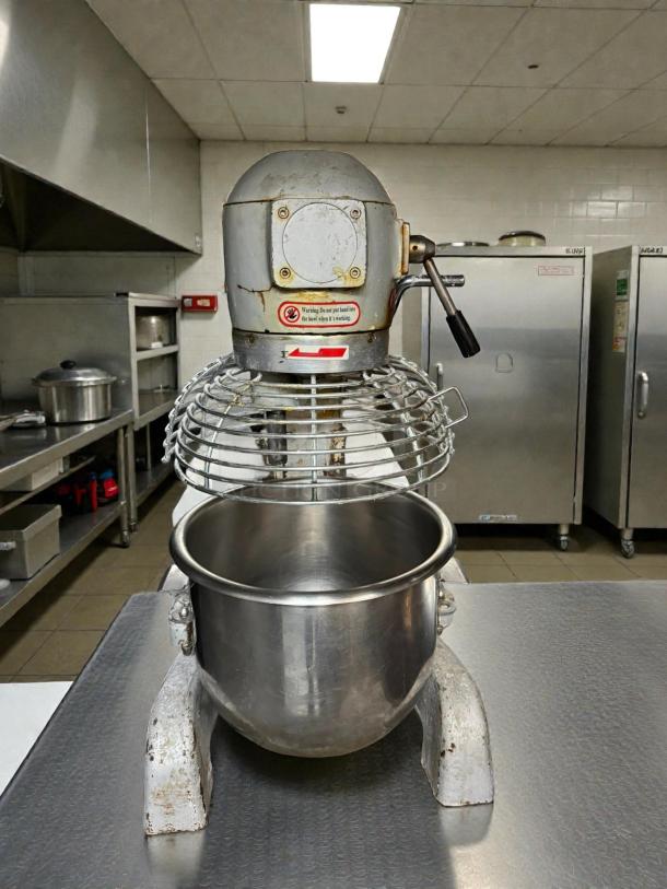 Uniworld UPM-20LET 20 Qt electric planetary mixer in perfect condition, includes bowl and safety guard, tested and working.