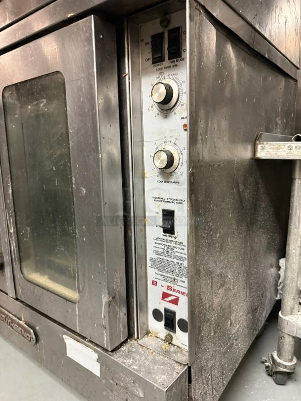 Southbend PCE15S/SI double deck gas convection oven in immaculate condition, with control knobs and labeled panel, tested and working.