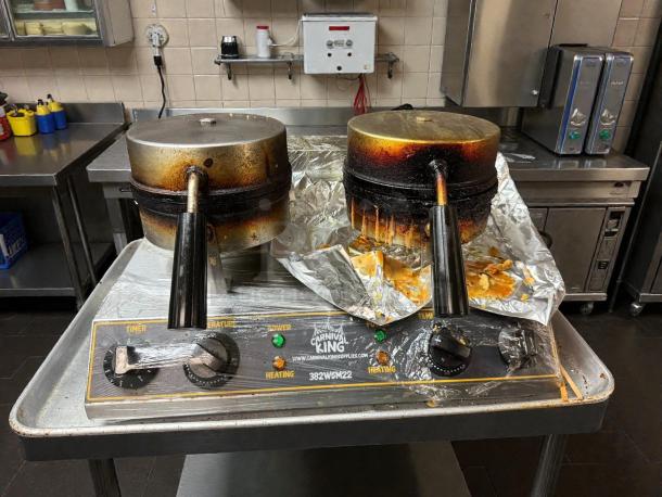Carnival King 382WSM22 Non-Stick Double Waffle Maker with timers, tested and working, great condition, 120V.
