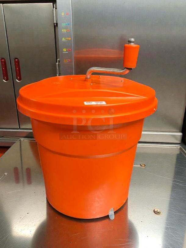 Orange Dynamic E002 SD92 Manual Salad Spinner in outstanding condition. Includes hand crank and tested functionality.