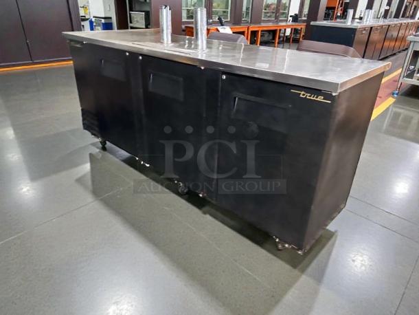 TRUE TDD-4 Commercial Draft Beer Dispenser, stellar condition, stainless top, tested, 115V AC, by True Manufacturing.