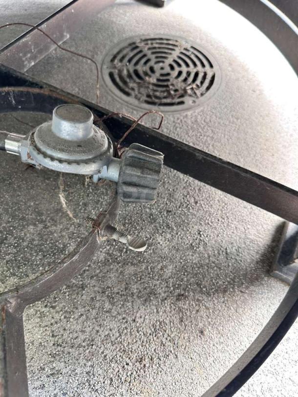 Round gas fire pit table, Outdoor Living, pristine condition, compatible with natural gas/propane, fully inspected.