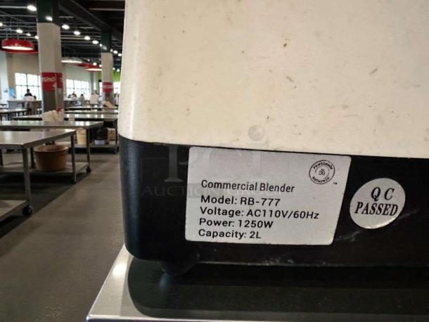 Commercial Blender RB-777, 1250W, 2L capacity, 110V. Label shows QC passed, indicating premium condition and functionality.