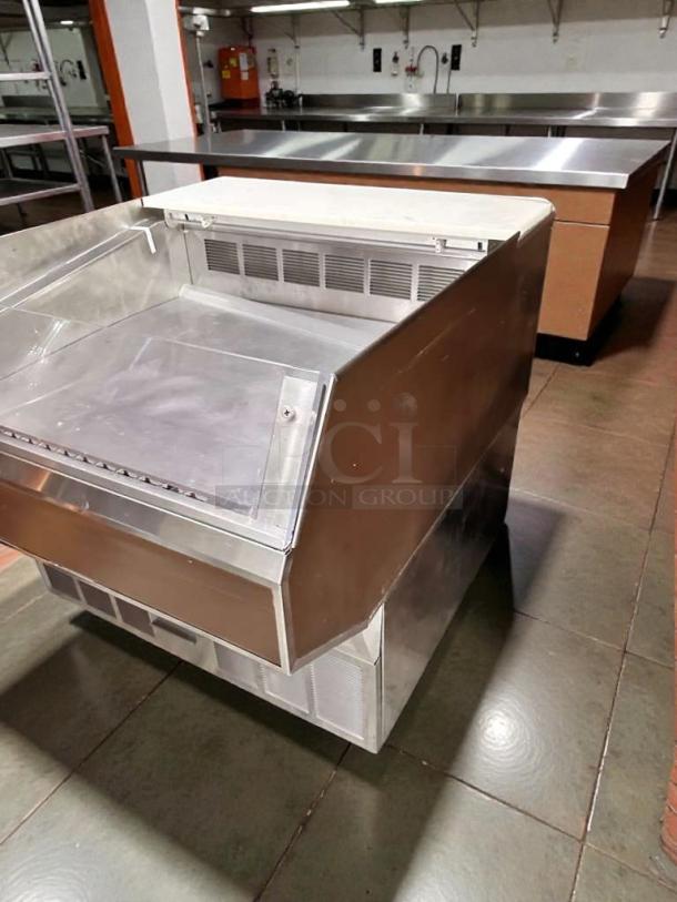 Pristine Federal Industries SQ3CDSS refrigerated prep table, 120V, stainless steel, fully tested, excellent condition.