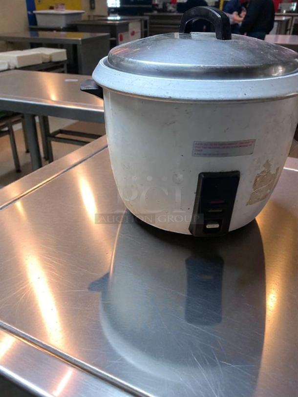 Thunder Group SEJ-5000 commercial rice cooker, 120V, outstanding condition, fully tested, steel lid, slight surface wear.