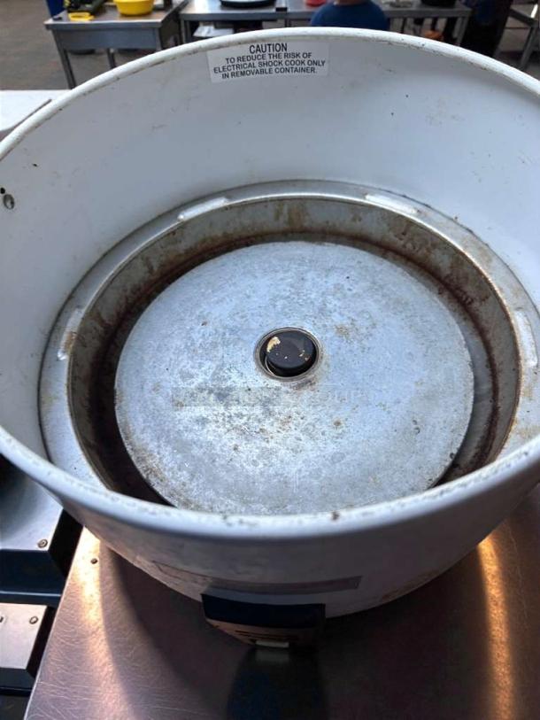 Thunder Group SEJ-5000 commercial rice cooker in outstanding condition, visible caution label, fully tested and working, 120V.