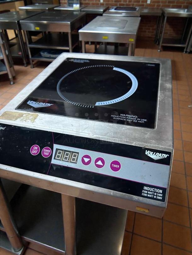 Vollrath 69503 countertop induction range, 208/240V, pristine condition, digital controls, tested, and fully working.