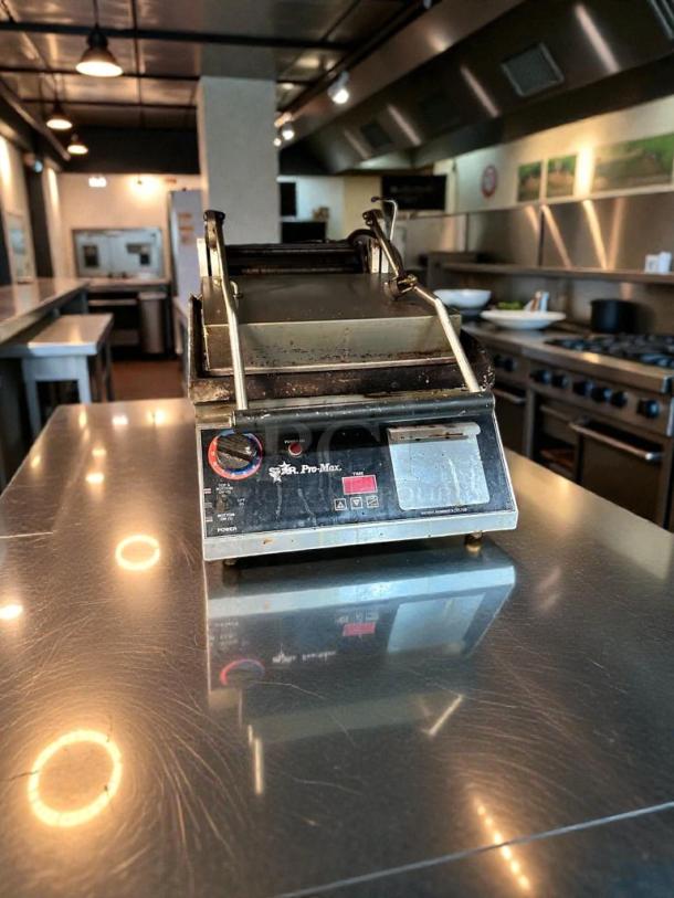 Star Pro-Max countertop panini press in very good condition, 120v, fully tested and working, with visible control markings.