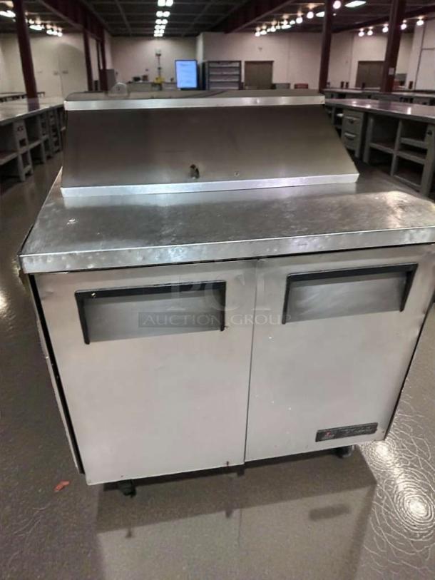 True TSSU-36-08 refrigerated sandwich prep table, very good condition, stainless steel, 115v, fully tested and working.